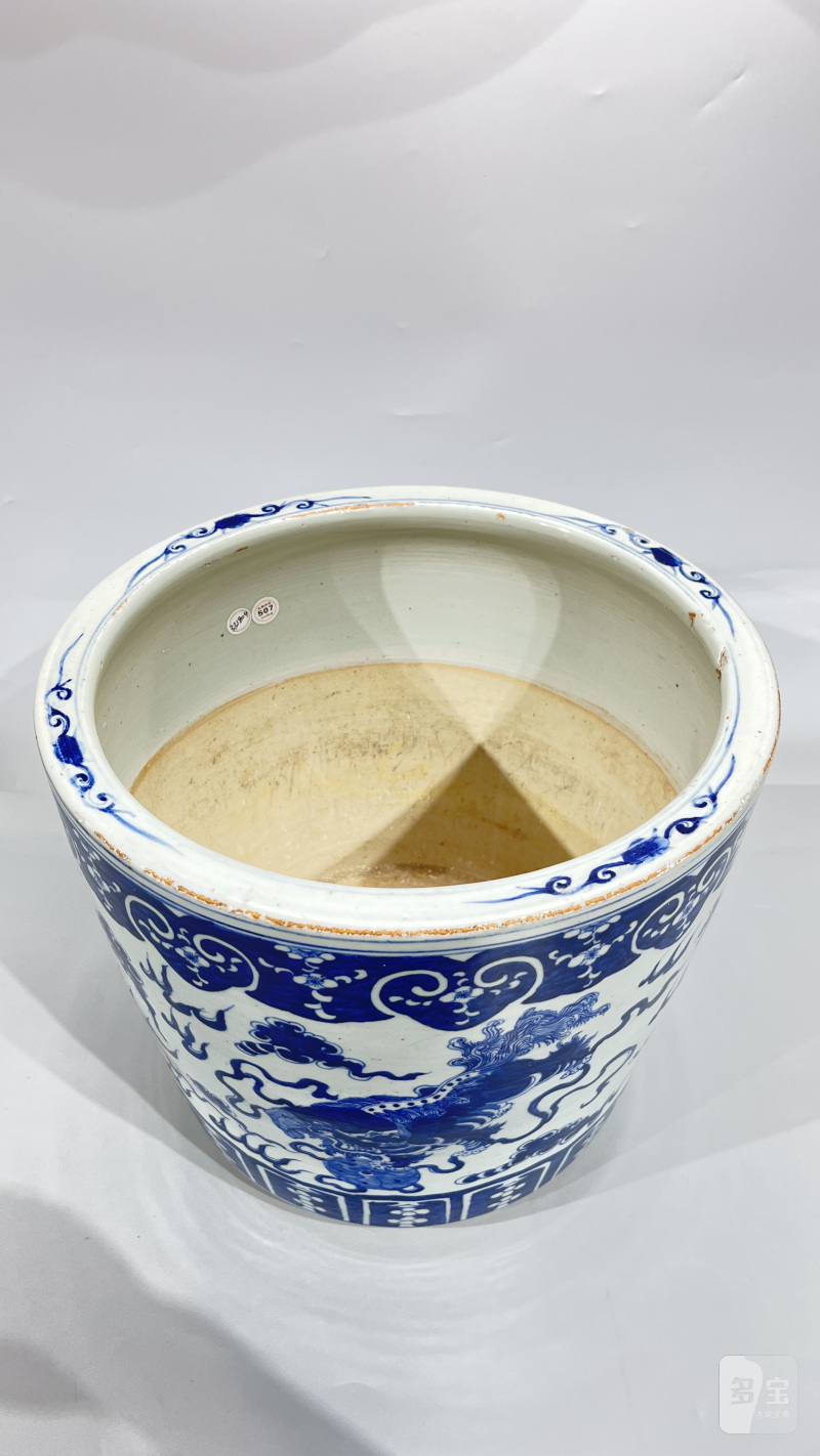 清 青花狮纹大花盆 - 图7